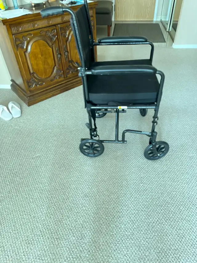 wheelchair - Photo 2
