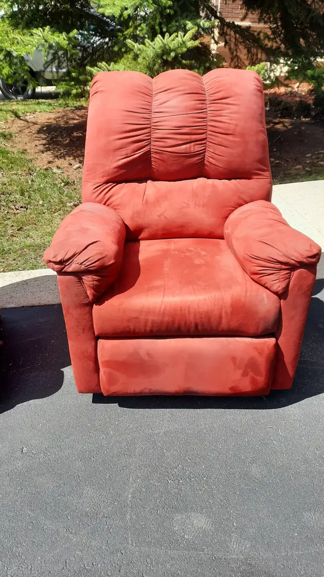 Free furniture! - Photo 2