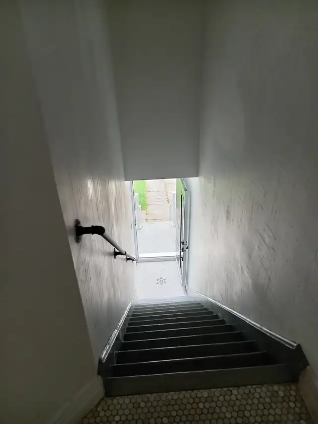 Beau 4 1/2 RÉNOVÉ | 1er étage d'un duplex | CDN-NDG - Photo 7