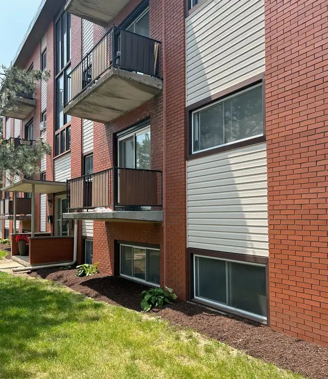 PARKING SPACE, WATER & HEAT INCLUDED - Hugo Place 2BR Lower Apt