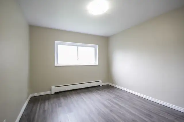 PARKING SPACE, WATER & HEAT INCLUDED - Hugo Place 2BR Lower Apt - Photo 7