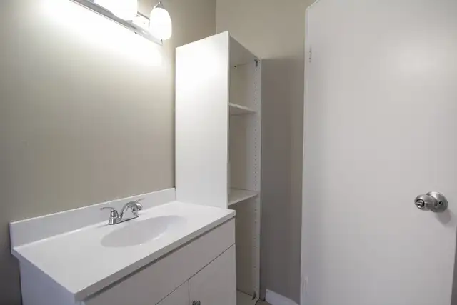 PARKING SPACE, WATER & HEAT INCLUDED - Hugo Place 2BR Lower Apt - Photo 9