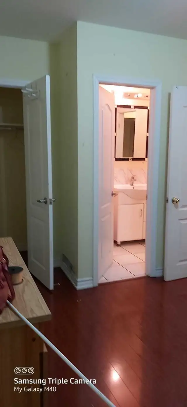 RENT IMMEDIATELY PRIVATE ROOM (UPPER LEVEL)FOR RENT IN MALTON - Photo 6