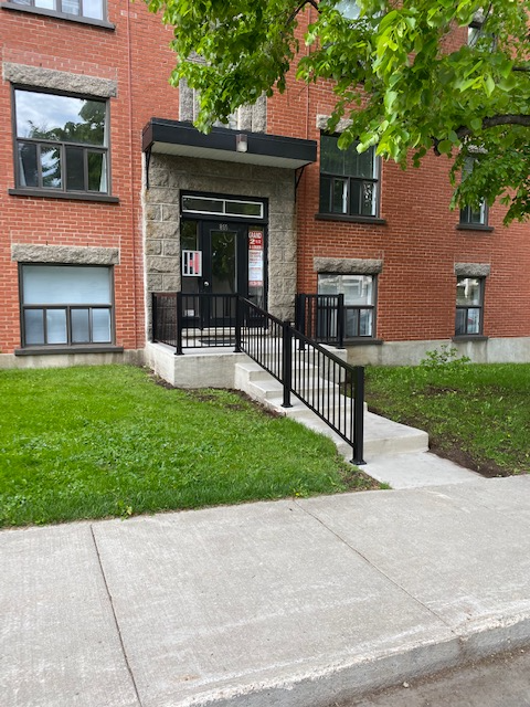 Appartement 2 1/2 Chauffé, eau chaude, poêle, frigo, Juillet - Photo 10