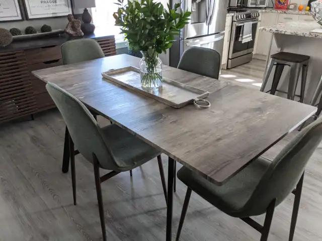 Dining Table - Photo 8