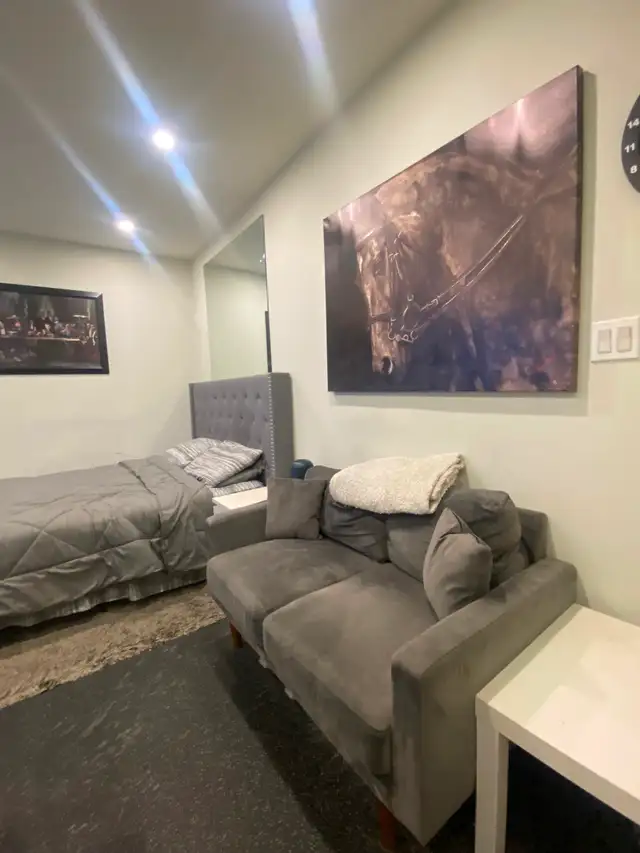 Large Studio Room Apartment Prime Location Queen Street - Photo 3