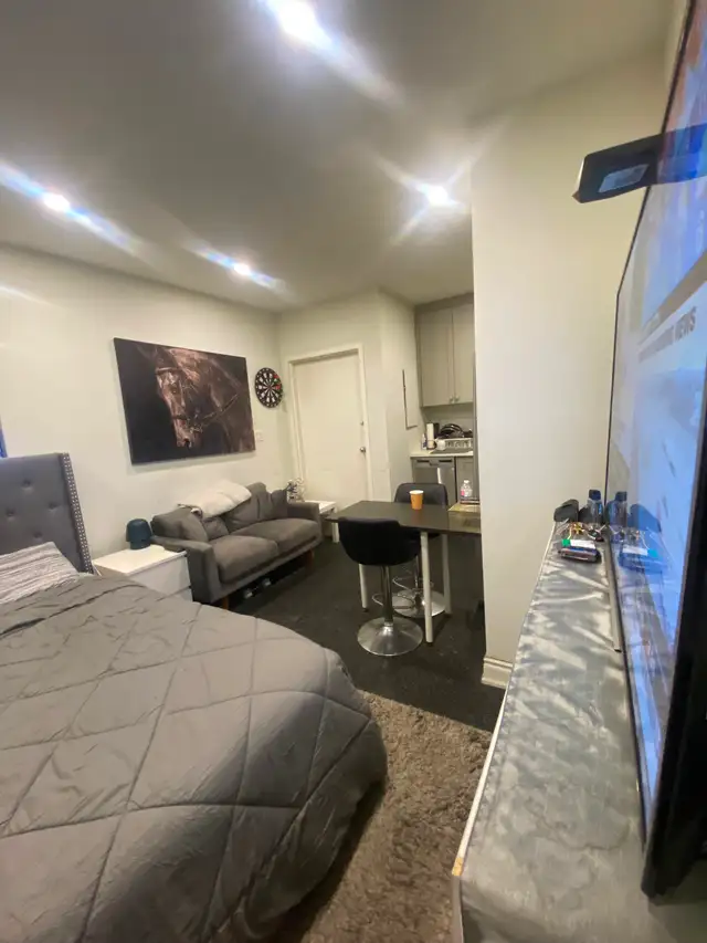 Large Studio Room Apartment Prime Location Queen Street - Photo 4