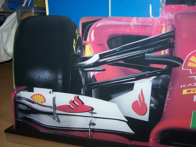 SUPER RARE FERRARI FORMULA 1 PLEXIGLASS 68'x34' ALONSO-RAIKKONEN - Photo 5