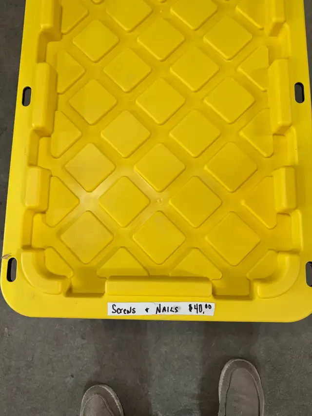 102 liter tote full of screws and nails - Photo 2