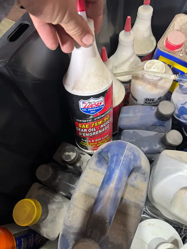 tote of engine/auto oils and cleaners - Photo 2