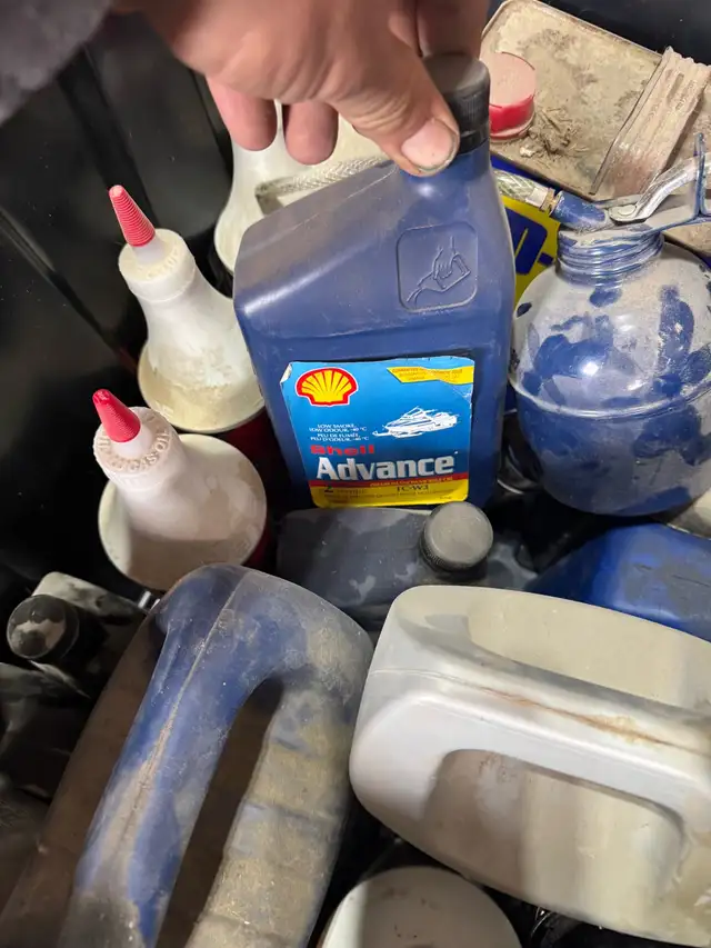 tote of engine/auto oils and cleaners - Photo 3