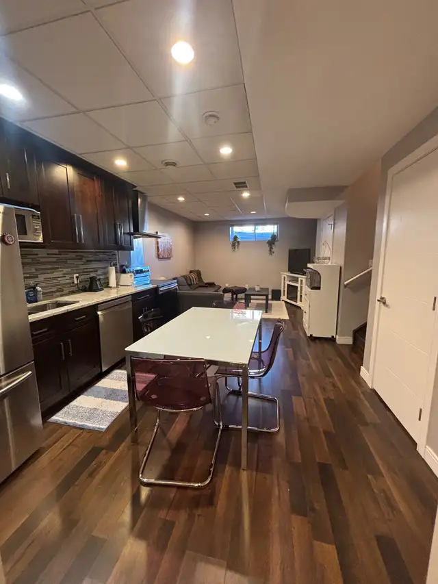 University Furnished Apartment - Photo 3