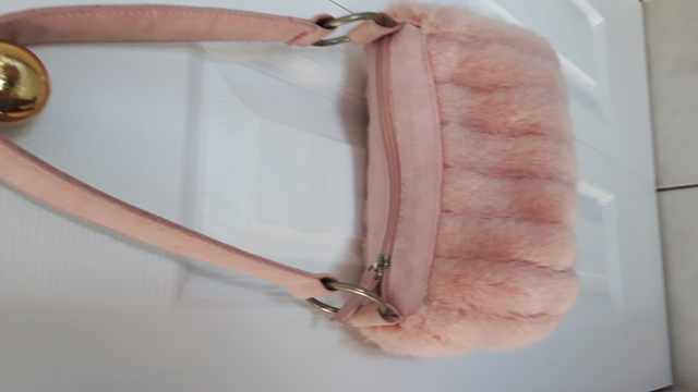 SAC À MAIN ROSE IMITATION VISON 6'x9'BANDOULIÈRE SUÈDE: $10.00