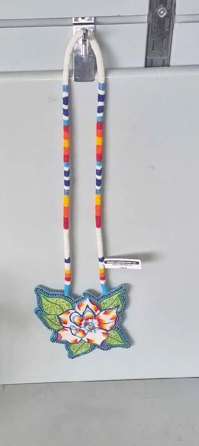 Beaded Flower Medallion (29535950)