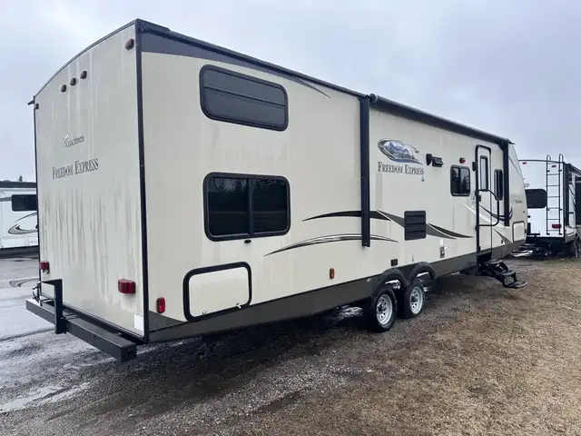 2016 FOREST RIVER COACHMEN 29 SE - Photo 3