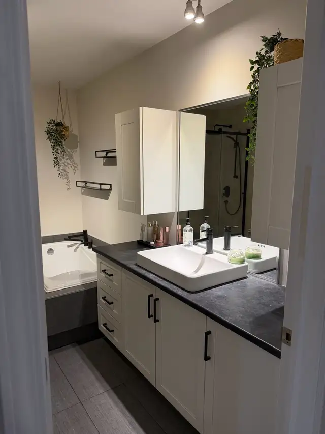 Superbe condo - Grand 4 1/2 à louer - Photo 7