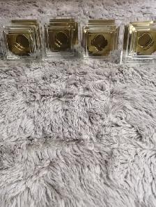 Decorative curtain knobs have four