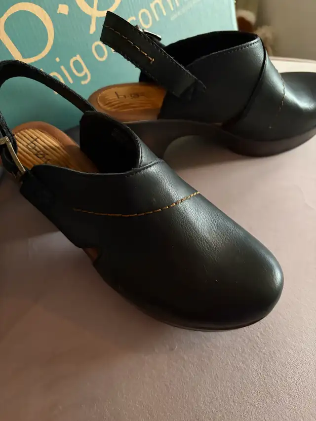 Brand New never worn ladies size 8 sandals - Photo 2