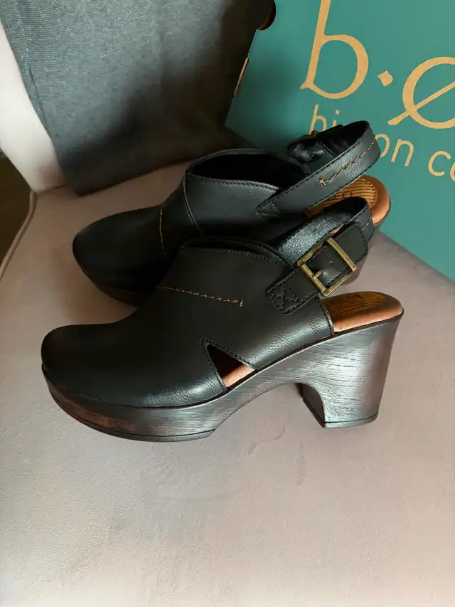 Brand New never worn ladies size 8 sandals - Photo 4