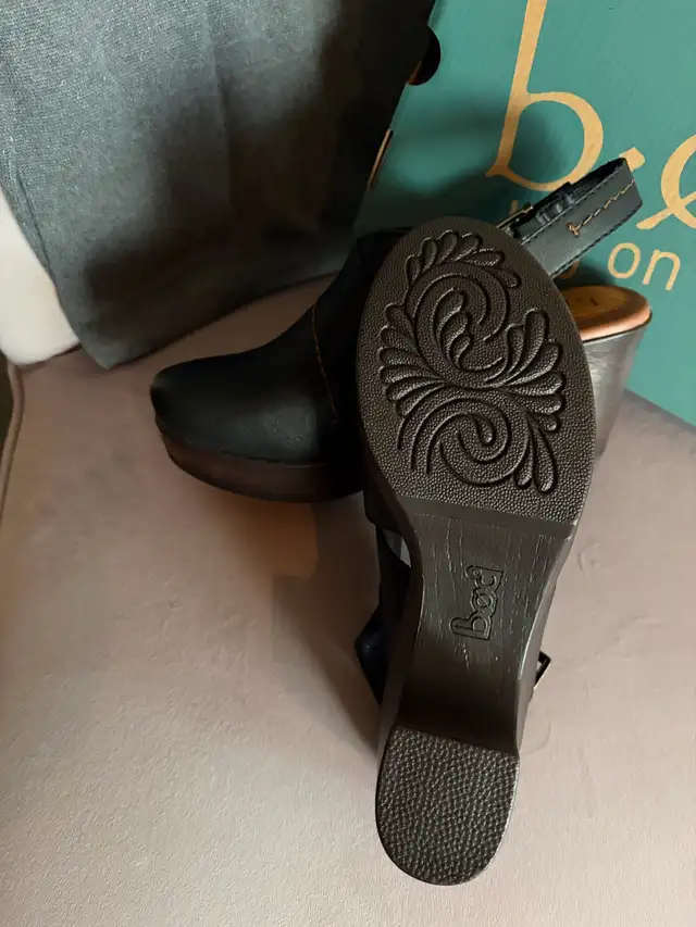 Brand New never worn ladies size 8 sandals - Photo 5