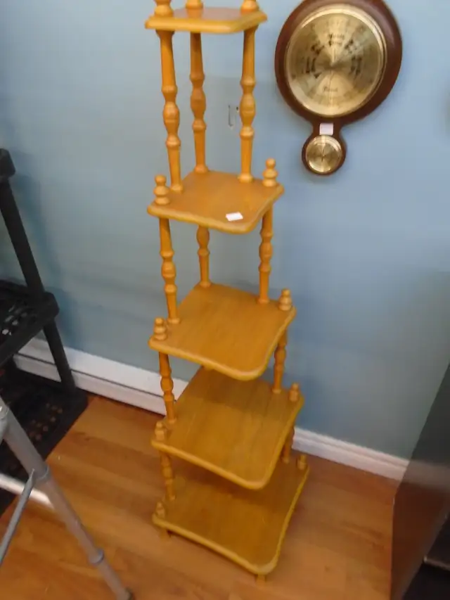 Corner stand - Photo 2