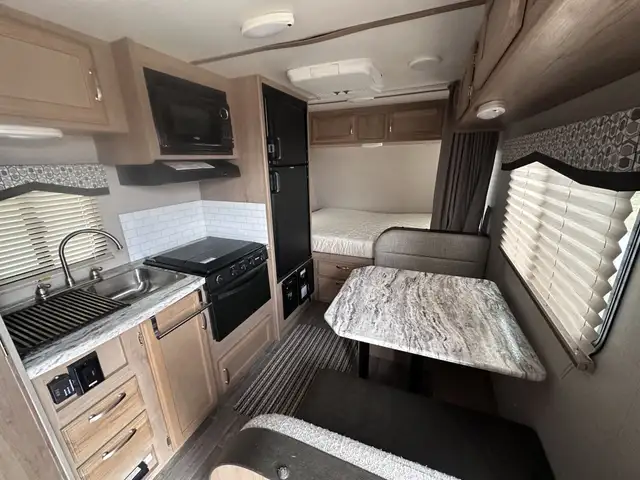 2020 WINNIBAGO Winnebago Micro Minnie 1706 FB used for sale - Photo 5