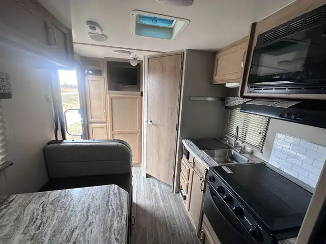 2020 WINNIBAGO Winnebago Micro Minnie 1706 FB used for sale - Photo 6