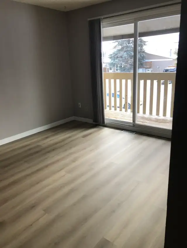 Lacombe Condo For Rent