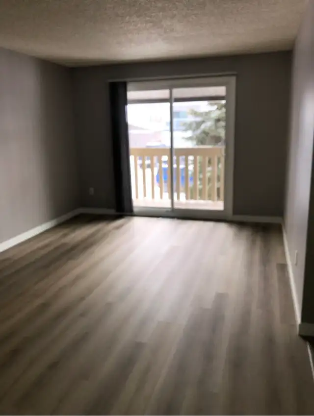 Lacombe Condo For Rent - Photo 2