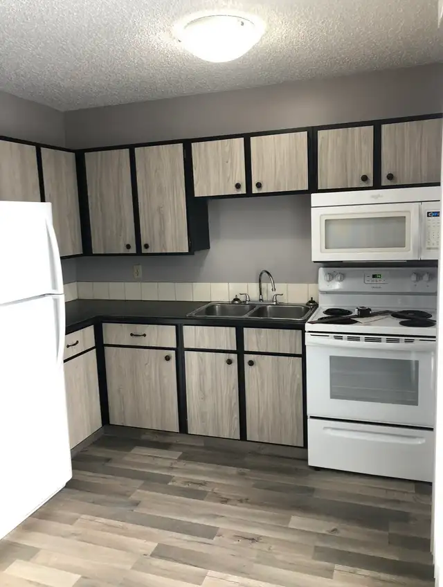 Lacombe Condo For Rent - Photo 7