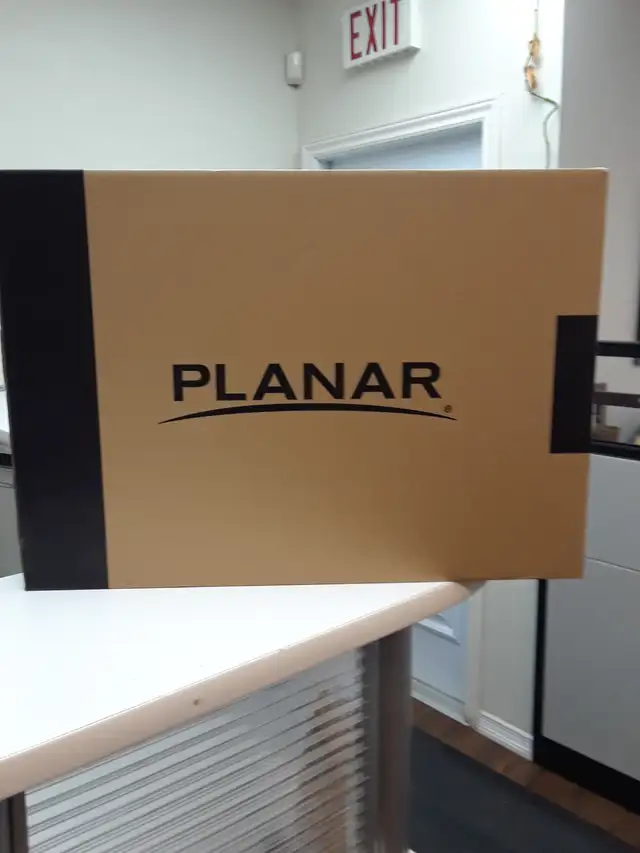 Planar 22" Monitor (Model : PLN2200) NEW - Photo 2
