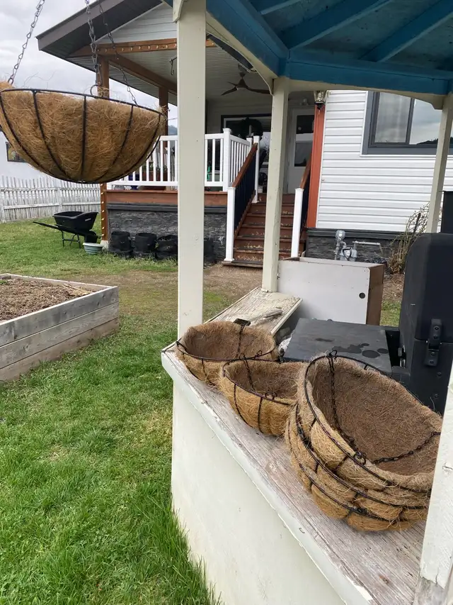 6 Hanging Coco lined Flower Pots - Photo 3