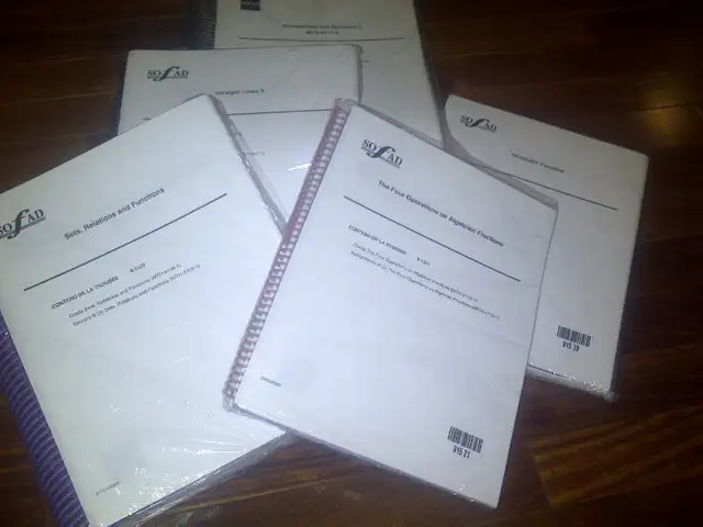 5 TROUSSES NEUVES DE MATH AVANCÉE ANGLAIS DEVOIR: $15.00 CHACUNE