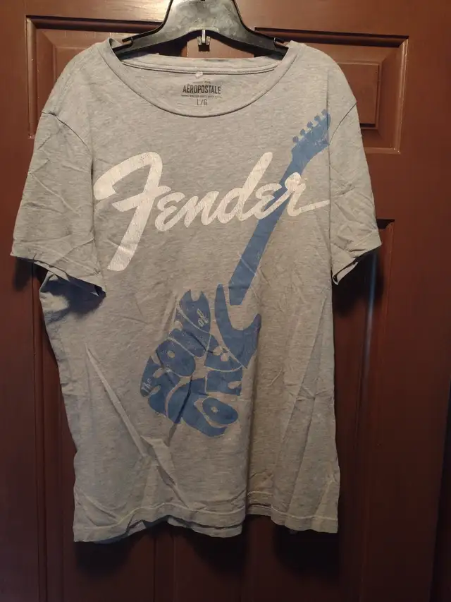 Fender guitar tee-shirt size large