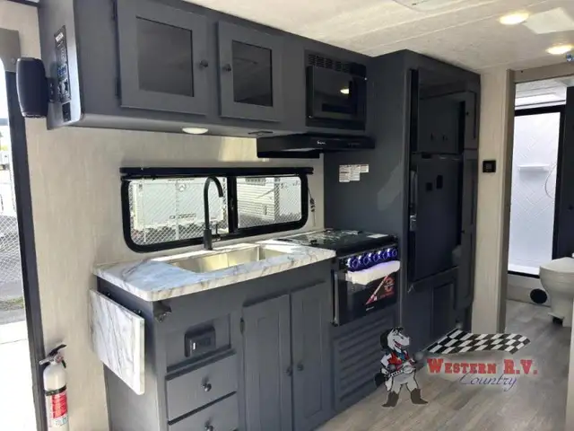 2025 Coachmen RV Apex Ultra-Lite 241BHS - Photo 10