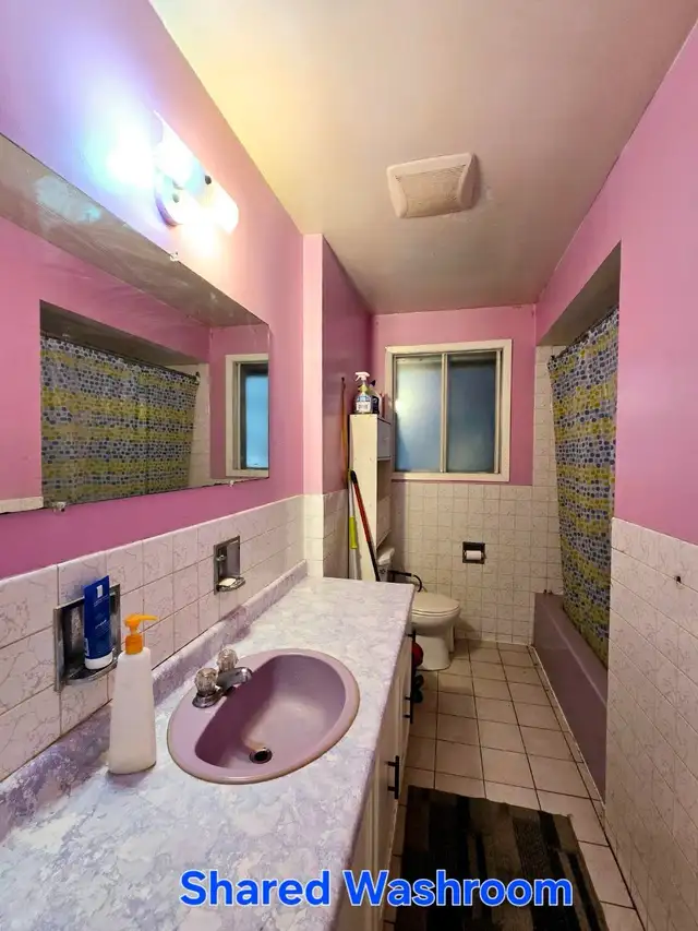 master bedroom with attached washroom - Photo 5