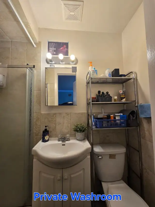 master bedroom with attached washroom - Photo 6