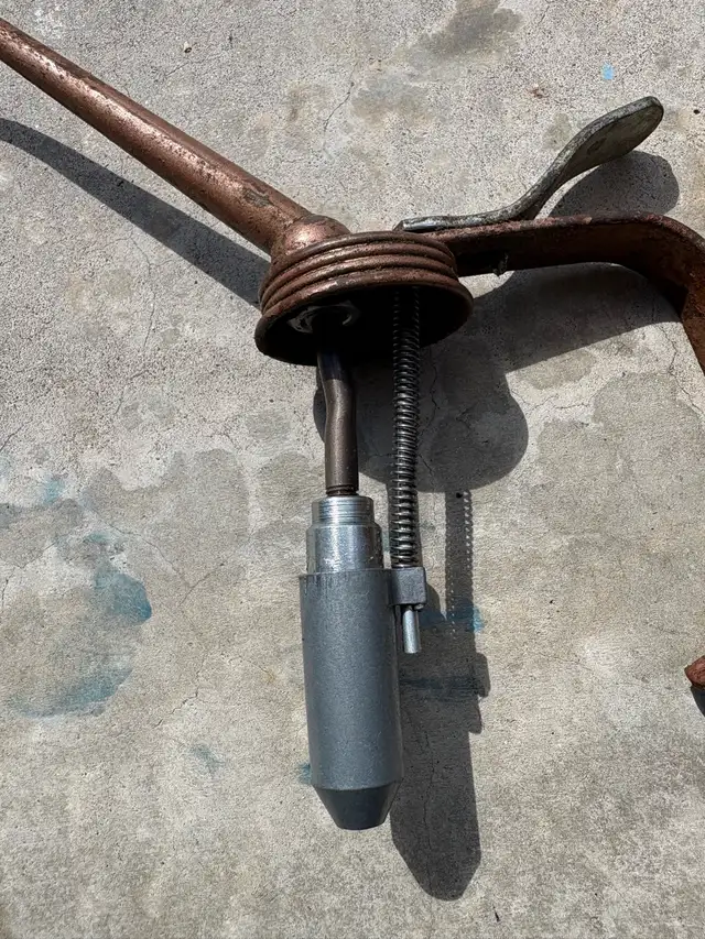 antique Oiler - Photo 2