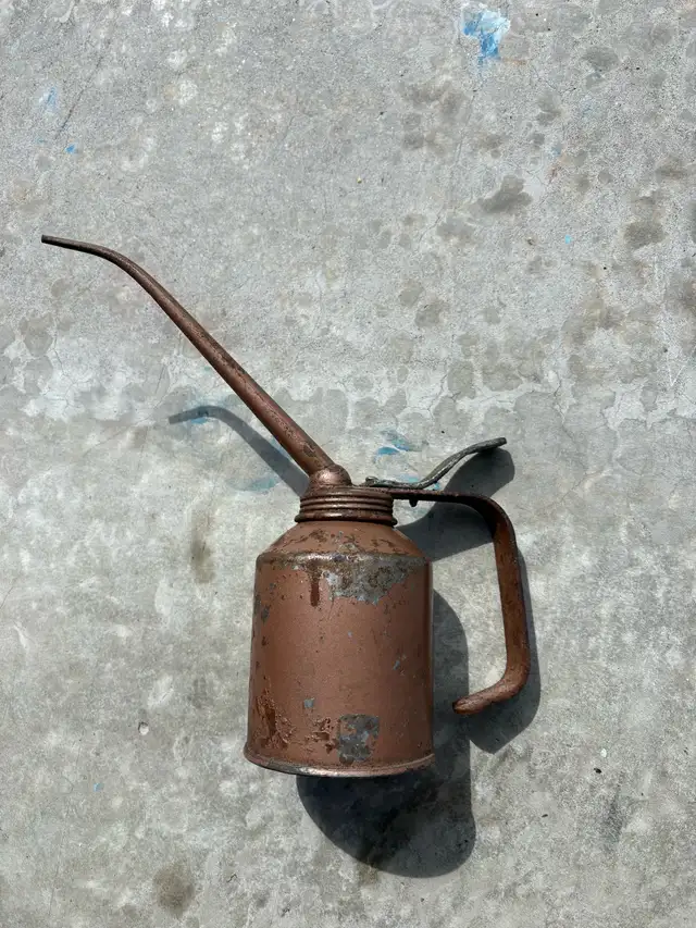 antique Oiler - Photo 3