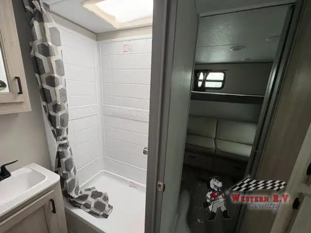 2026 Coachmen RV Catalina Legacy Edition 293QBCK - Photo 16