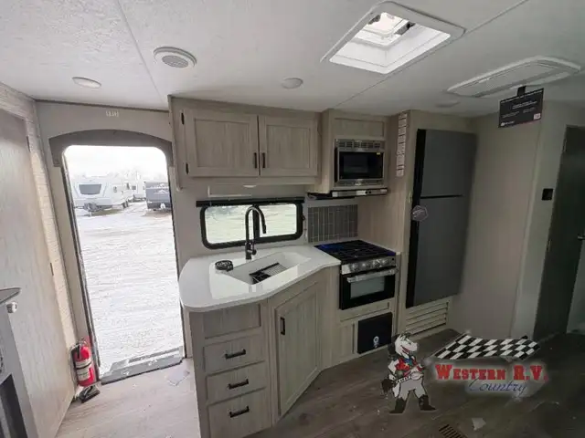 2026 Coachmen RV Catalina Legacy Edition 293QBCK - Photo 17