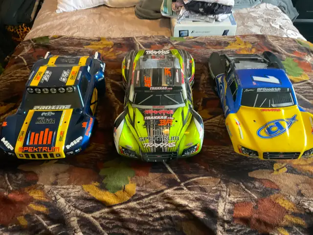 R C Slash 4x4 - Photo 3