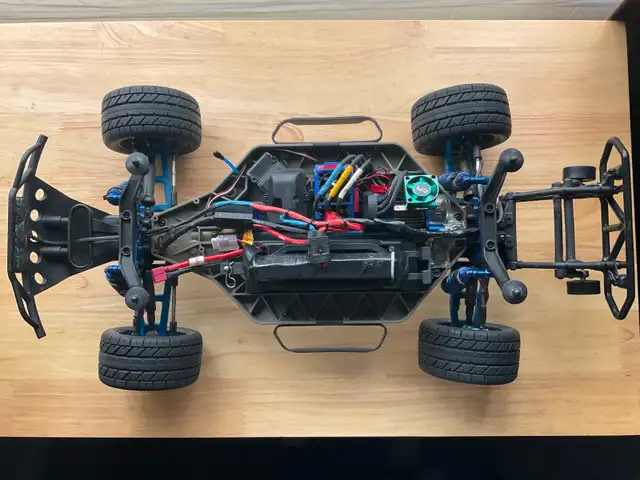 R C Slash 4x4 - Photo 4