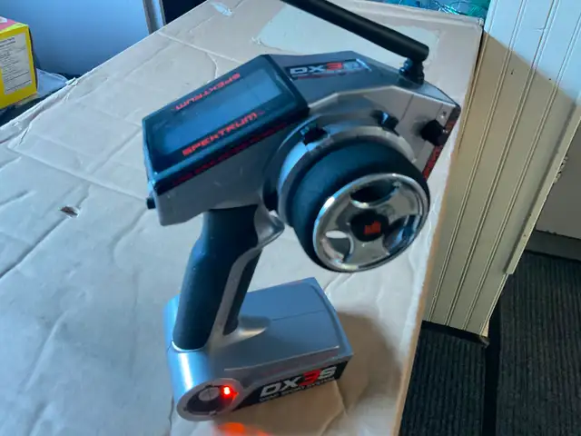 R C Slash 4x4 - Photo 9