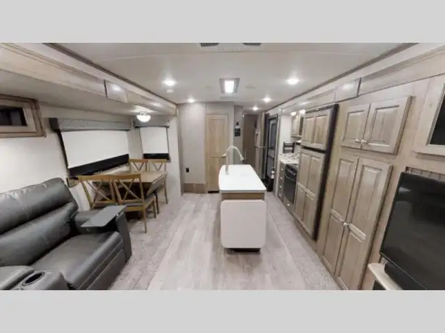 2018 Forest River RV Rockwood Signature Ultra Lite 8328BS - Photo 2