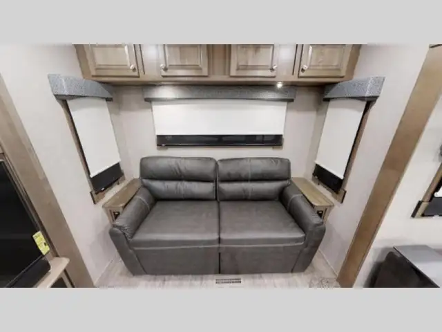2018 Forest River RV Rockwood Signature Ultra Lite 8328BS - Photo 6