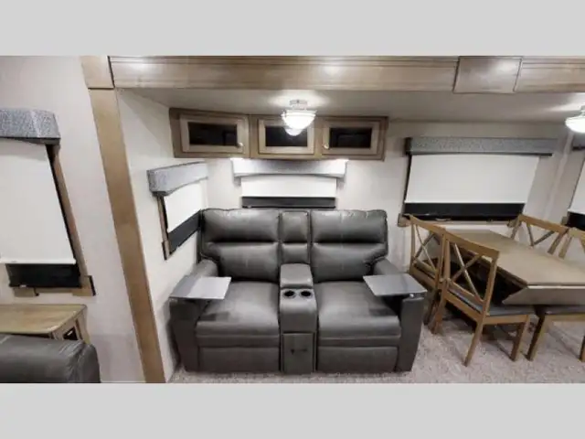 2018 Forest River RV Rockwood Signature Ultra Lite 8328BS - Photo 7
