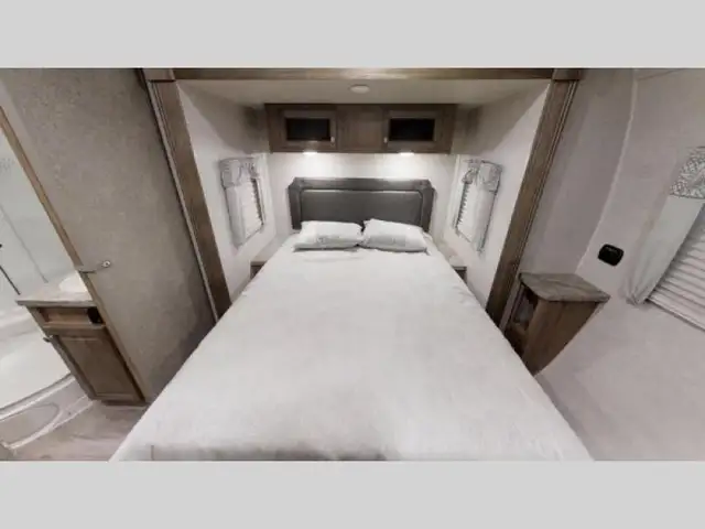 2018 Forest River RV Rockwood Signature Ultra Lite 8328BS - Photo 9