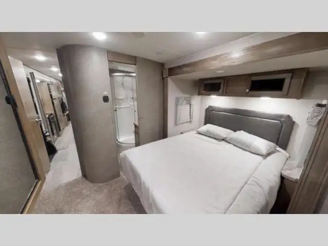 2018 Forest River RV Rockwood Signature Ultra Lite 8328BS - Photo 10