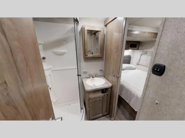 2018 Forest River RV Rockwood Signature Ultra Lite 8328BS - Photo 11